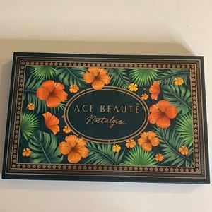 Unopened Ace beaute nostalgia pallet
